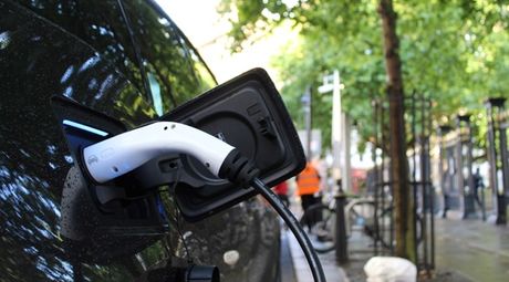 Afbeelding bij de poll: We moeten net als Duitsland en Engeland zorgen dat we zo snel mogelijk overstappen op duurzame energie
