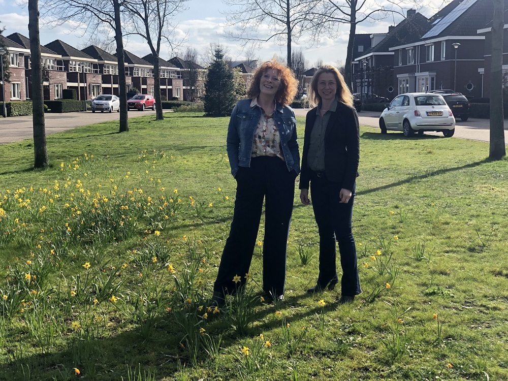 Lanny Olie en Susan Dekkers op de Markt in Waalre