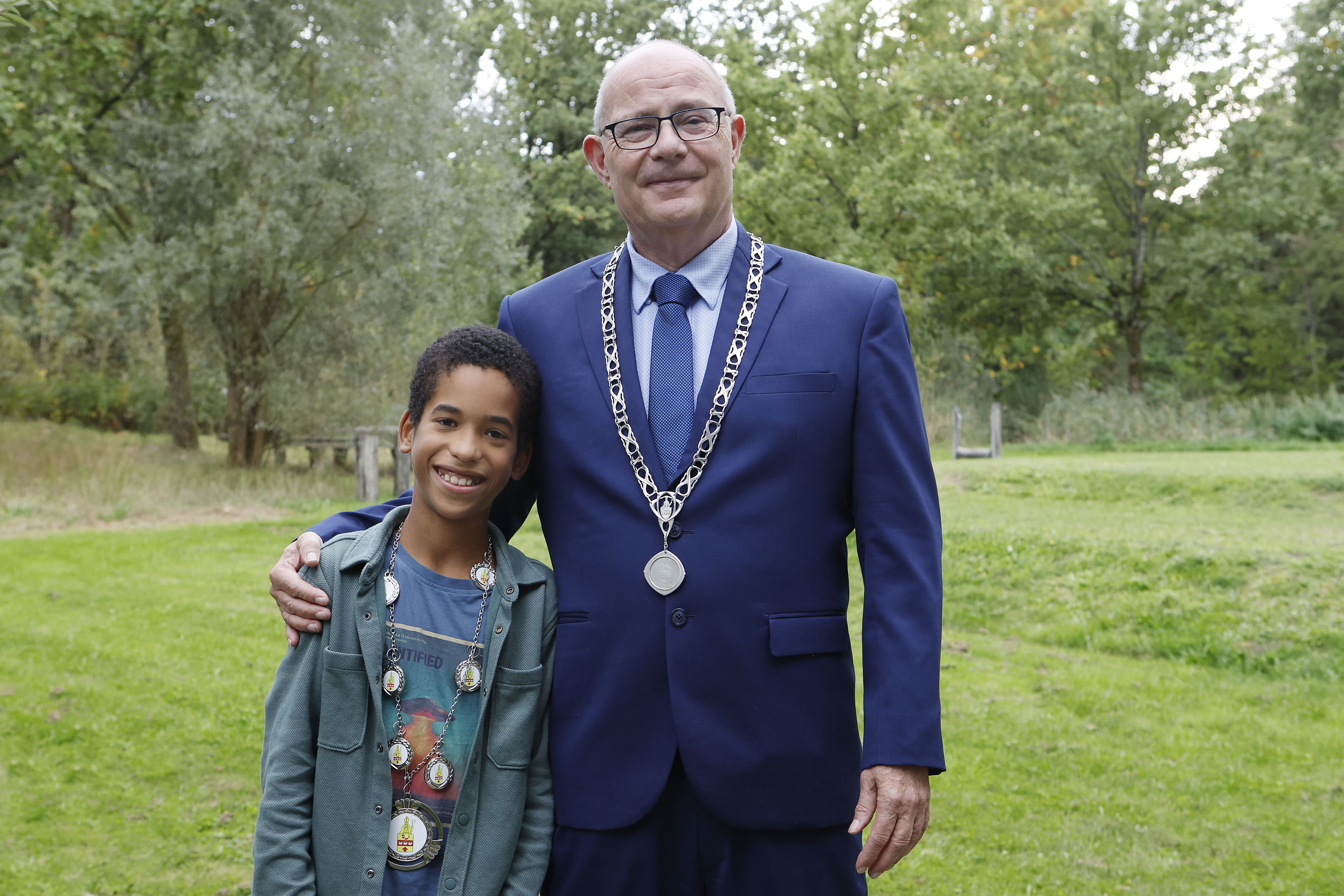 Kinderburgemeester Bex samen met burgemeester Marcel Oosterveer