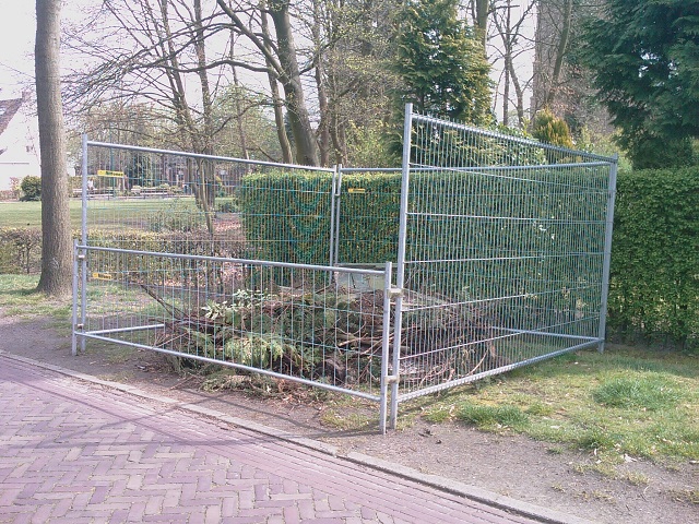 Een tuinkorf bestaat uit een vierkant van hekken
